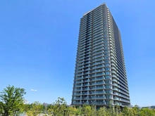 【東京都/多摩市関戸】ブリリアタワー聖蹟桜ヶ丘ブルーミングレジデンス 外観：商業施設が充実した駅前から徒歩５分。多摩川の豊かな自然を望む３３階建てのタワーマンションです。