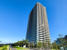 【東京都/多摩市関戸】ブリリアタワー聖蹟桜ヶ丘ブルーミングレジデンス 外観：「聖蹟桜ヶ丘」駅から徒歩５分。多摩川沿いに広がる自然や山々の景色を堪能いただける２７階のお部屋です。