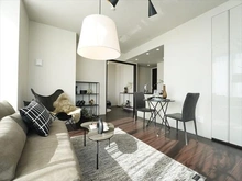 【東京都/品川区上大崎】ブリリアタワーズ目黒ノースレジデンス 【リビングダイニングキッチン】開放感と明るさをもたらす魅力のリビングダイニング。