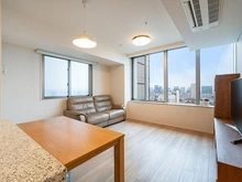 【東京都/品川区上大崎】ブリリアタワーズ目黒ノースレジデンス 【リビングダイニング】開放感と明るさをもたらす魅力のリビングダイニング。