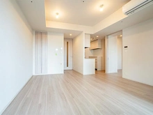 【東京都/品川区小山】パークシティ武蔵小山ザタワー 【リビングダイニング】床暖房に加えエアコンも完備しており、一年中快適にお過ごしいただけます