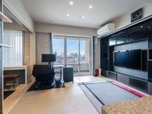 【東京都/江東区有明】ブリリア有明スカイタワー リビングダイニング約１１帖：テレビボード一体型の壁面収納あり。