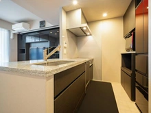 【東京都/江東区有明】ブリリア有明スカイタワー キッチン約２．９帖：コミュニケーションの取りやすい対面式キッチン。