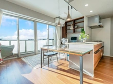 【東京都/江東区有明】ブリリアタワー有明ミッドクロス 約１７．７帖のリビング