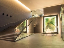 【東京都/江東区有明】ブリリア有明スカイタワー 約９ｍの天井高を持つ大空間が広がるグランドエントランス