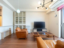 【東京都/江東区有明】ブリリアタワー有明ミッドクロス リビング：リビングには床暖房機能が付いております。