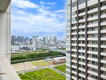 【東京都/江東区有明】ブリリア有明スカイタワー 眺望　２７階のＬＤＫからは、都心のビル群を一望することができます