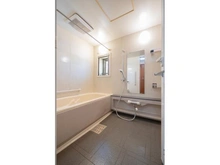 【神奈川県/横浜市鶴見区小野町】コンアルマーディオ横濱鶴見 【浴室】１６２０サイズの浴室です。窓がついており湿気がこもりにくいのが嬉しいポイントです！