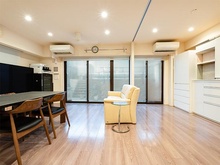 【東京都/中野区東中野】ブリリア東中野パークサイドヒルズ ウォールドアを畳むことで広々とした約２２．１帖のＬＤＫとして。