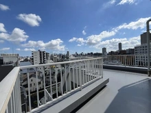 【東京都/新宿区余丁町】サカエ新宿余丁町マンション バルコニー　※現地（２０２５年９月）撮影