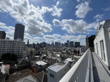 【東京都/新宿区余丁町】サカエ新宿余丁町マンション バルコニー　※現地（２０２５年９月）撮影