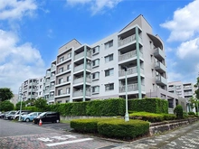 【千葉県/千葉市中央区青葉町】青葉の森公園通り団地8号棟 外観：青葉の森公園通り８号棟　棟全面の敷地も広く、日当たり良好。