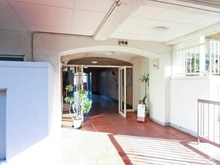【埼玉県/川口市芝園町】芝園ハイツ弐号棟 アプローチ