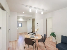 【埼玉県/さいたま市浦和区上木崎】ライフピア与野ステーションサイド リビング：※家具・調度品は販売価格に含まれておりません