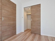 【埼玉県/さいたま市中央区新中里】コスモ与野ヒルズ 洋室：約5.1帖