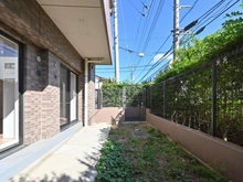 【埼玉県/さいたま市中央区新中里】コスモ与野ヒルズ 専用庭