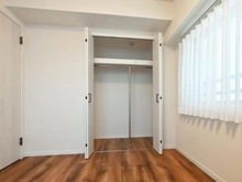 【埼玉県/さいたま市南区南本町】ライオンズマンション南浦和第2 収納：洋室（約5.4帖）のクローゼット