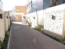 【埼玉県/さいたま市浦和区北浦和】フォルスコート北浦和駅前 アプローチ