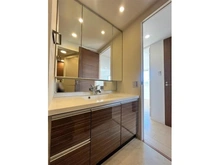 【埼玉県/吉川市大字保】ベルドゥムールレイクタウンEAST 洗面所