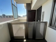 【埼玉県/吉川市大字保】ベルドゥムールレイクタウンEAST ポーチ：角部屋・ポーチ有