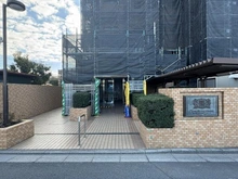 【埼玉県/戸田市笹目】ライオンズマンション戸田笹目 アプローチ：大規模修繕中