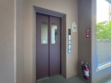 【埼玉県/入間郡三芳町大字竹間沢】レクセルプラッツァみずほ台 共用部：エレベーター