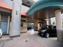 【埼玉県/越谷市南越谷】ライオンズシティ新越谷 エントランス：車寄せ付き