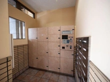 【埼玉県/越谷市南越谷】ライオンズシティ新越谷 宅配BOX：不在時でも荷物を受け取れます。