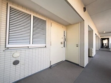 【埼玉県/川口市大字小谷場】イニシア南浦和 玄関