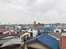 【埼玉県/さいたま市南区大谷場】コスモ南浦和ヒルズ 眺望：洋室からの眺望です。
浦和競馬場が見えます。