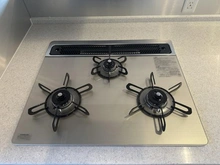 【埼玉県/さいたま市浦和区常盤】ローレルコート浦和常盤 キッチン：三口コンロ