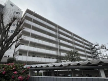 【埼玉県/越谷市赤山町】越谷ファミリータウン D棟 外観