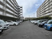 【埼玉県/越谷市赤山町】越谷ファミリータウン D棟 駐車場