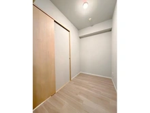 【埼玉県/さいたま市浦和区前地】グランシエロ浦和ブライトステージ サービスルーム（納戸）