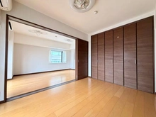 【埼玉県/さいたま市浦和区常盤】ルミナス常盤 洋室：（奥）リビングダイニング