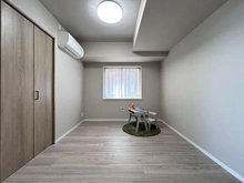 【埼玉県/さいたま市浦和区本太】ライオンズヴィアーレ浦和弐番館 洋室：南西側に出窓付き