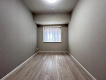 【埼玉県/さいたま市浦和区本太】ライオンズヴィアーレ浦和弐番館 サービスルーム（納戸）：南西側に出窓付き