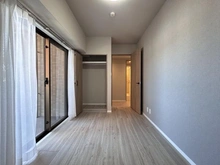 【埼玉県/さいたま市浦和区本太】ライオンズヴィアーレ浦和弐番館 洋室：北西側にバルコニー付き