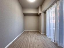 【埼玉県/さいたま市浦和区本太】ライオンズヴィアーレ浦和弐番館 洋室：北西側にバルコニー付き