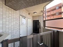 【埼玉県/さいたま市浦和区本太】ライオンズヴィアーレ浦和弐番館 ポーチ：戸建て感覚のポーチ付き