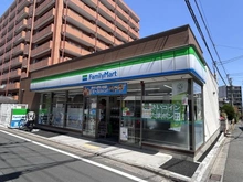 【埼玉県/さいたま市浦和区本太】ライオンズヴィアーレ浦和弐番館 ファミリーマート 浦和本太二丁目店（現地より約180m）