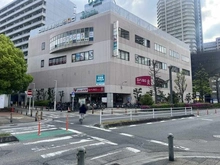 【埼玉県/川口市飯塚】ローレルコート川口 コモディイイダ川口リプレ店（現地より約520m）