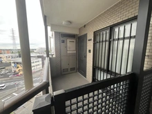 【埼玉県/越谷市大字大里】ルイシャトレ越谷大袋 玄関