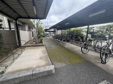 【埼玉県/越谷市大字大里】ルイシャトレ越谷大袋 駐輪場