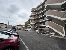 【埼玉県/春日部市中央】ヴェルアージュ春日部中央 駐車場