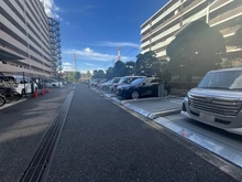 【埼玉県/越谷市大字西方】エフローレ新越谷ロイヤルガーデン 駐車場