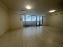 【千葉県/印西市戸神台】ザ・レジデンス千葉ニュータウン中央　 参番館 リビング・ダイニング：大規模修繕工事実施中(撮影年月日2025年8月17日)