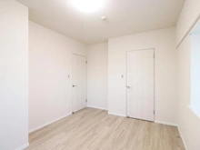 【埼玉県/三郷市半田】エフローレ新三郷 216 洋室