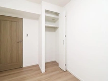 【千葉県/松戸市根本】エレガントライフ松戸 収納