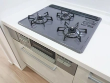 【千葉県/柏市十余二】サーパス柏 キッチン：三口コンロ